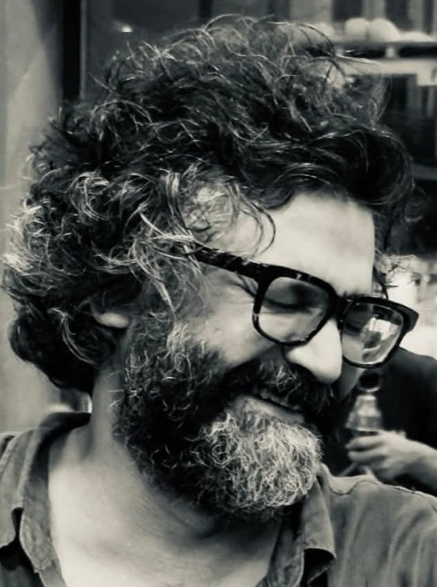 تحت الضوء،، الفنان سامر دشر… تجربة مسرحية تتشكل بين الجسد والمنفى والعودة بغداد / بقلم د.عزيز جبر الساعدي 2 WhatsApp Image 2026 04 04 at 9.39.42 PM.jpegيي