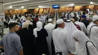 المركزي العراقي يعلن جاهزيته لتغطية طلبات الحجاج والمسافرين من الدولار