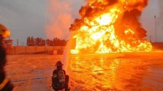 حريق كبير يلتهم معملاً للإسفنج بساحة عدن في بغداد