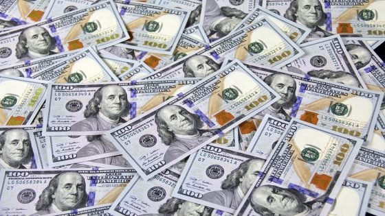 دولار العراق بـ 158 ألفاً والبنك المركزي ينفي رفعه إلى 160!