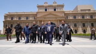 محافظ البصرة المهندس أسعد العيداني يستقبل وفداً نيابياً في مبنى ديوان المحافظة