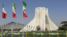 إيران تؤكد تضامنها مع العراق وتدين القصف الأمريكي – السعودي