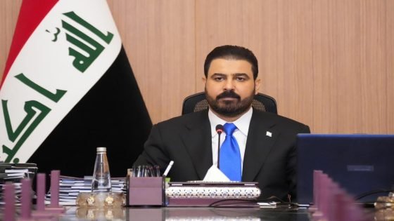 رسالة يجب أن يستمع لها الوزراء .. مكتب الزيدي يعيد نشر مقطع من جلسة مجلس الوزراء: لا خطوط حمراء ولا صفراء