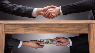 النزاهة تضبط 9 متهمين في مرور كربلاء وشركة متعاقدة بتهمة تلقي رشاوى