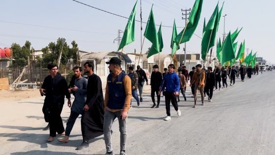 نحو 3 ملايين زائر وافد إلى العراق منذ بدء محرم لإحياء أربعينية الإمام الحسين.. الزوار الإيرانيون يواجهون حرارة الصيف  بالمياه والسباحة