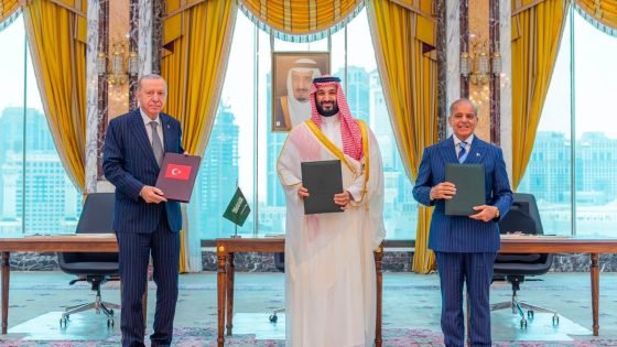 أي هجوم على دولة يعد عدواناً على الجميع..السعودية وتركيا وباكستان توقع اتفاقية دفاع مشترك في مكة
