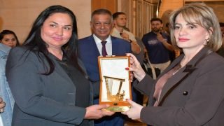 سيدة المنسوجات وصوت الطبقة العاملة: هدى الآلوسي تُعيد الدفء لشرايين الصناعة الوطنية