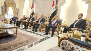 قيادات سنية تهدد بالانسحاب من المجلس السياسي نتيجة صراع الزعامات