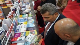 الفريق سعد معن يزور معرض بغداد الدولي للكتاب ويشيد بدور الثقافة في تعزيز الوعي المجتمعي