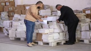 تربية البصرة تتسلم الدفعة الأولى من الكتب المدرسية وتباشر تجهيز المدارس