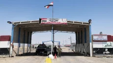 العراق يغلق منفذاً وباكستان توقف الشاحنات… ضغط أكبر على تجارة إيران