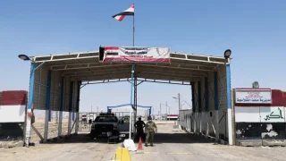 العراق يغلق منفذاً وباكستان توقف الشاحنات… ضغط أكبر على تجارة إيران