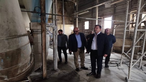 التجارة تضبط معملاً يغش السكر والحليب بعلامات تجارية مزيفة في الأنبار