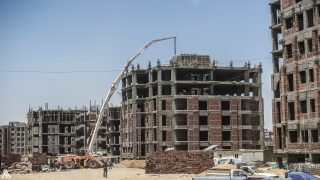 الاستثمار تحسم الجدل بشأن أسعار الوحدات السكنية بعد تغيير سعر الصرف